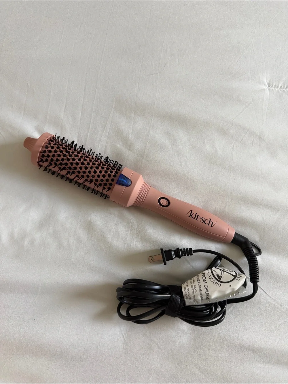 Kitsch Medium 1.5 inch Thermal Round Brush in pink